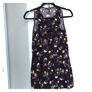 ❤️FOREVER 21 Floral Tunic with V-neck Cutout❤️